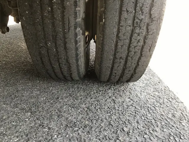 いすゞ エルフ KR-NKR81LAR(2WD)の写真46