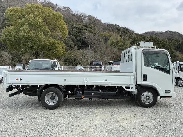 いすゞ エルフ 2RG-NMR88AR(2WD)の写真5