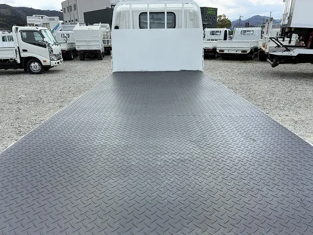 いすゞ エルフ 2RG-NMR88AR(2WD)の写真16