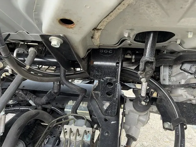 いすゞ エルフ 2RG-NMR88AR(2WD)の写真21