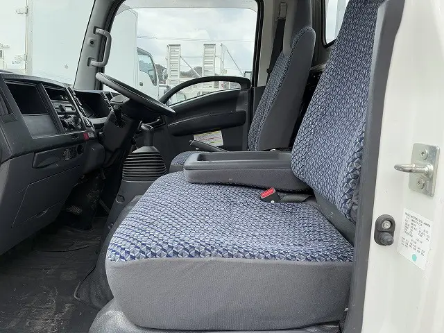 いすゞ エルフ 2RG-NMR88AR(2WD)の写真23