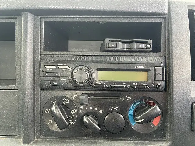 いすゞ エルフ 2RG-NMR88AR(2WD)の写真27