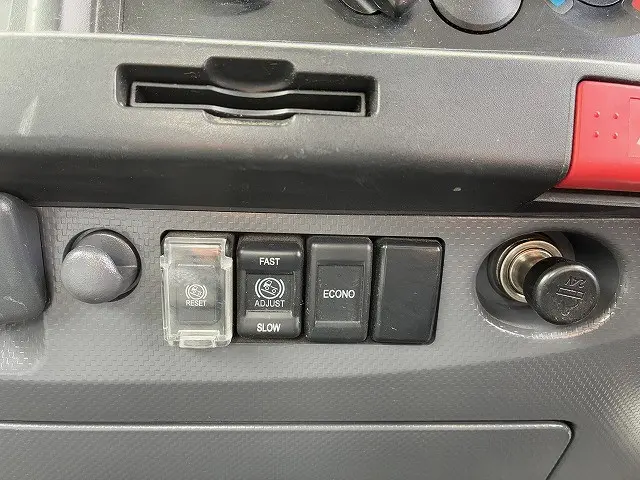 いすゞ エルフ 2RG-NMR88AR(2WD)の写真28