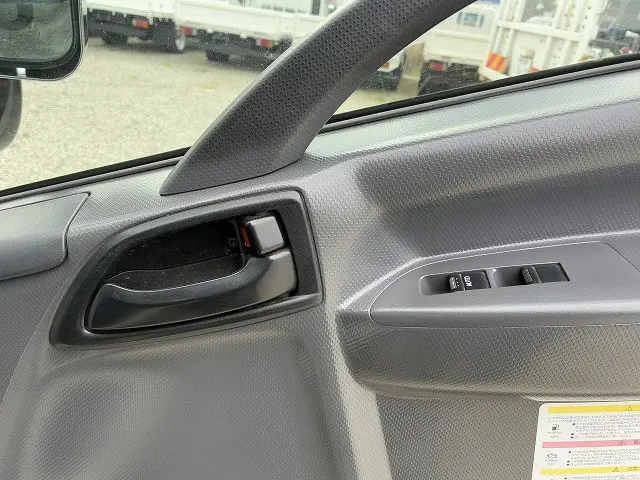 いすゞ エルフ 2RG-NMR88AR(2WD)の写真33