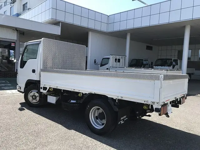 いすゞ エルフ 2RG-NJR88A(2WD)の写真4