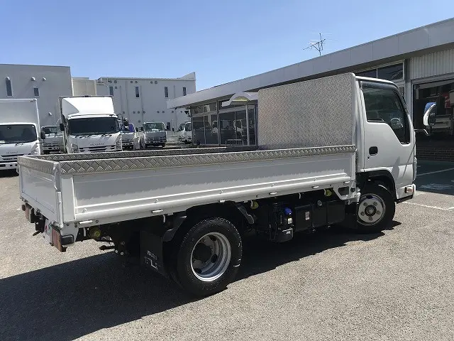 いすゞ エルフ 2RG-NJR88A(2WD)の写真6