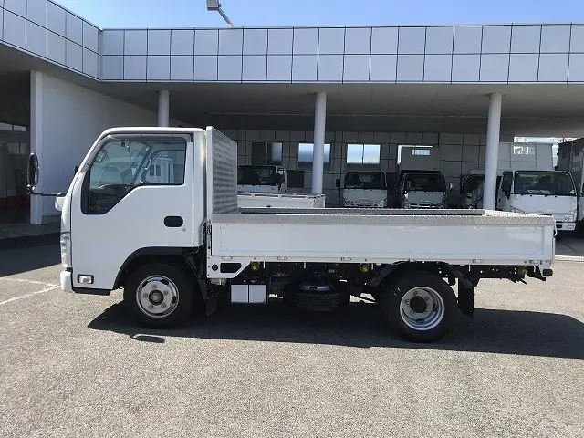 いすゞ エルフ 2RG-NJR88A(2WD)の写真7