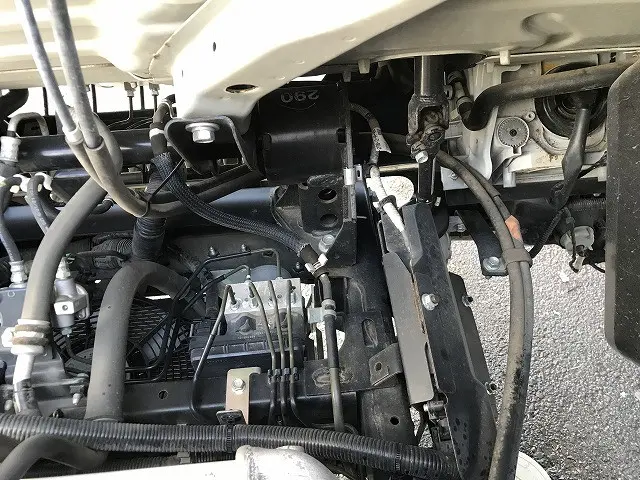 いすゞ エルフ 2RG-NJR88A(2WD)の写真20