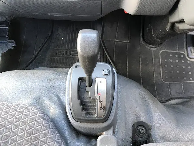 いすゞ エルフ 2RG-NJR88A(2WD)の写真26