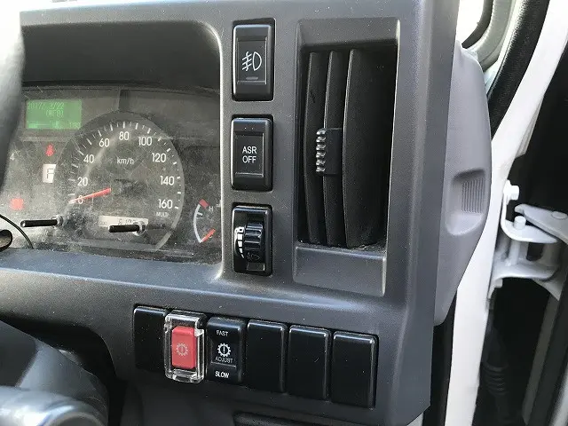 いすゞ エルフ 2RG-NJR88A(2WD)の写真31
