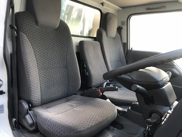 いすゞ エルフ 2RG-NJR88A(2WD)の写真34