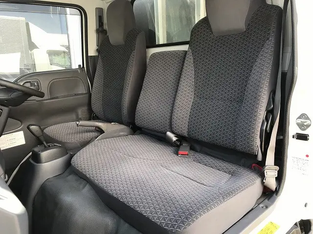 いすゞ エルフ 2RG-NJR88A(2WD)の写真35