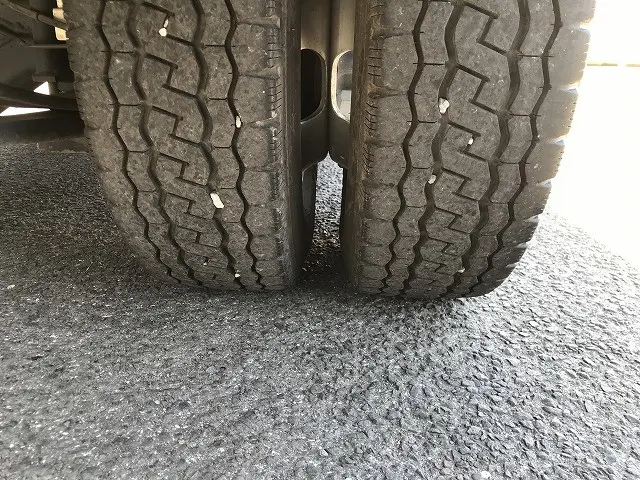 いすゞ エルフ 2RG-NJR88A(2WD)の写真49