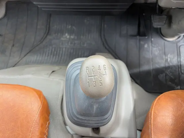 いすゞ エルフ KC-NPR66PR(2WD)の写真38