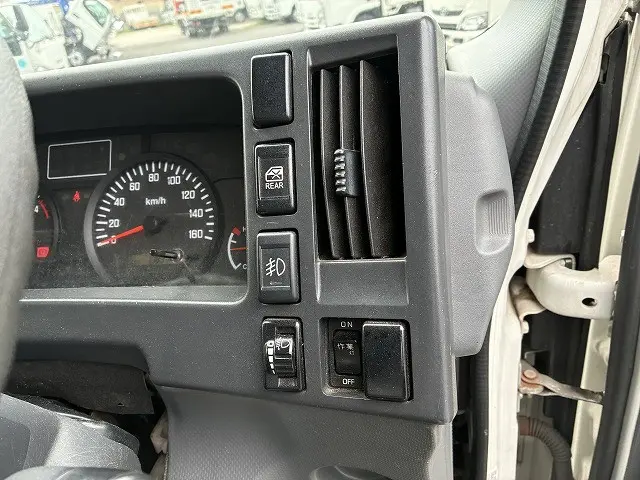 いすゞ エルフ TRG-NPR85AR(2WD)の写真38