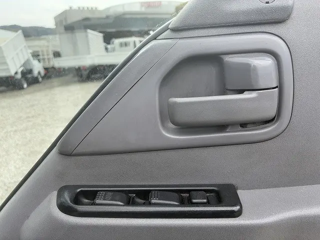 いすゞ エルフ PB-NPR81AR(2WD)の写真36