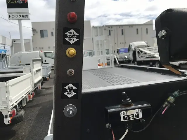 いすゞ エルフ 2RG-NPR88AN(2WD)の写真28