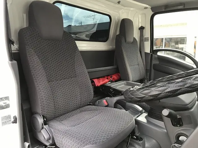 いすゞ エルフ 2RG-NPR88AN(2WD)の写真33