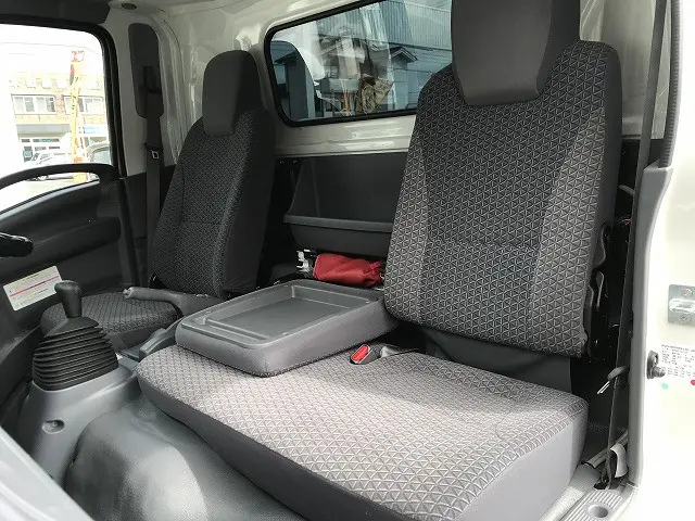 いすゞ エルフ 2RG-NPR88AN(2WD)の写真34