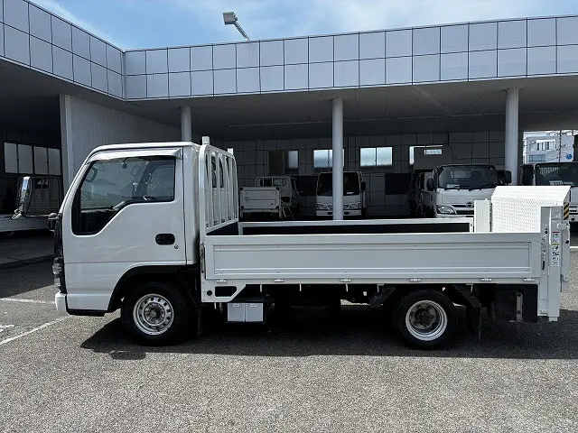いすゞ エルフ KR-NHR69(2WD)の写真4