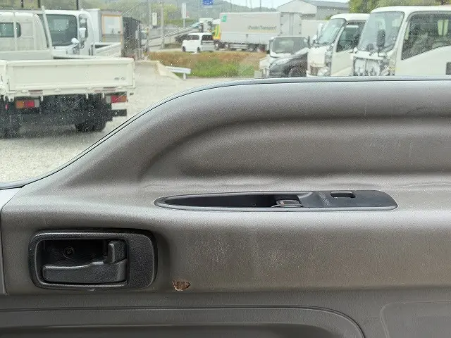 いすゞ フォワード ADG-FRR90K3S(2WD)の写真37