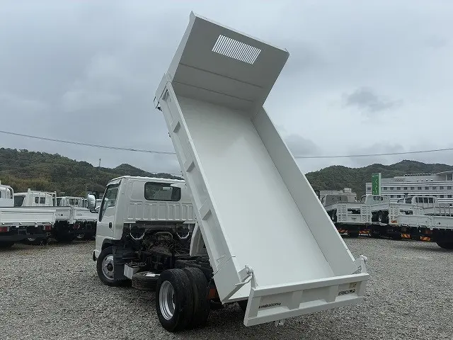 いすゞ エルフ PB-NKR81AD(2WD)の写真6