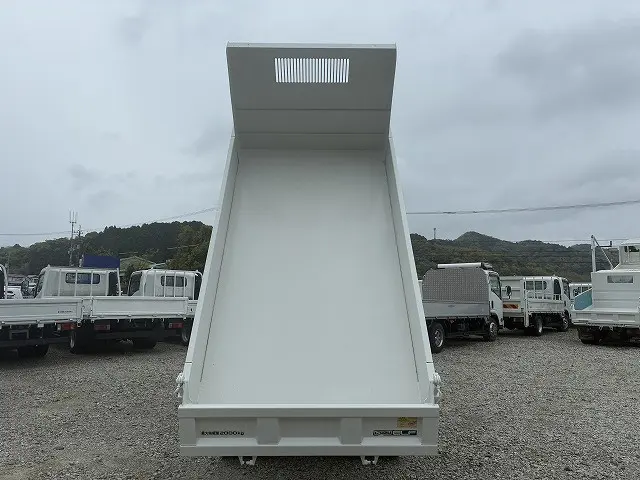 いすゞ エルフ PB-NKR81AD(2WD)の写真7