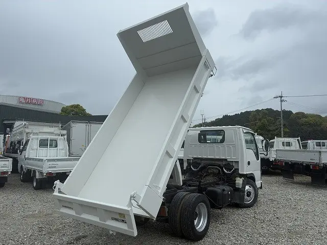 いすゞ エルフ PB-NKR81AD(2WD)の写真8