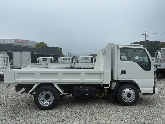 いすゞ エルフ PB-NKR81AD(2WD)の写真12