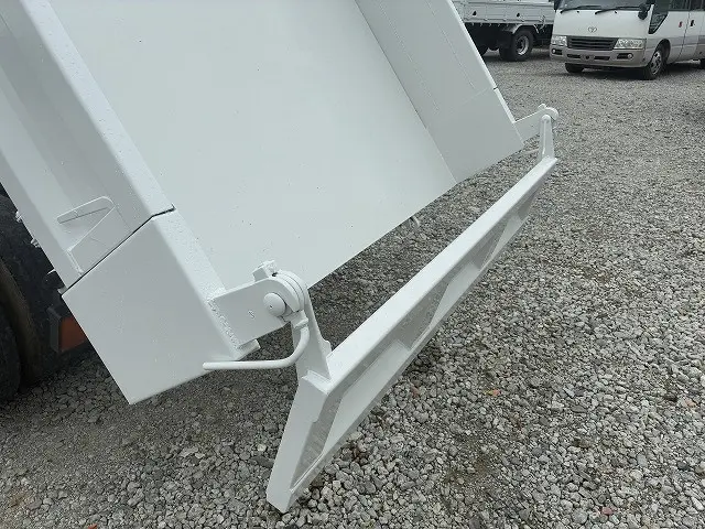 いすゞ エルフ PB-NKR81AD(2WD)の写真28