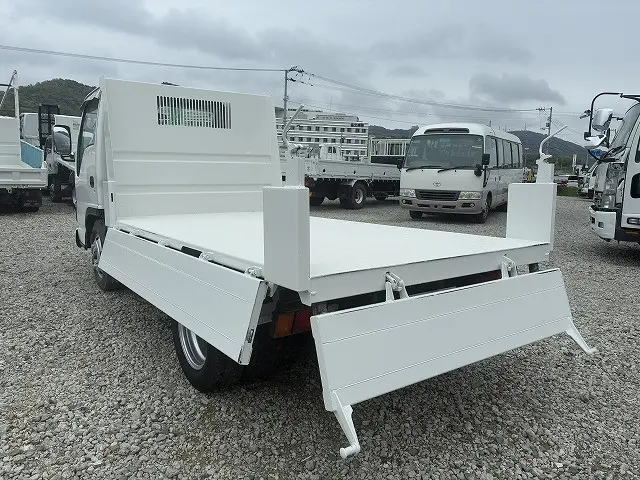 いすゞ エルフ PB-NKR81AD(2WD)の写真35