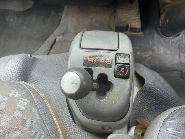 いすゞ エルフ PB-NKR81AD(2WD)の写真39