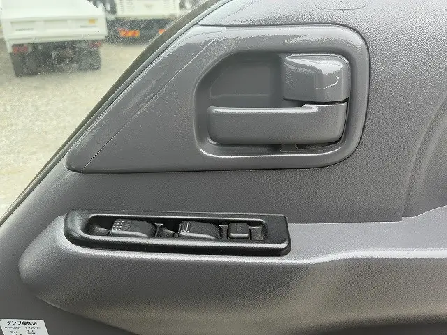 いすゞ エルフ PB-NKR81AD(2WD)の写真41