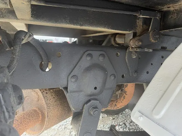 いすゞ エルフ PB-NKR81AD(2WD)の写真44