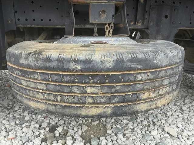 いすゞ エルフ PB-NKR81AD(2WD)の写真45