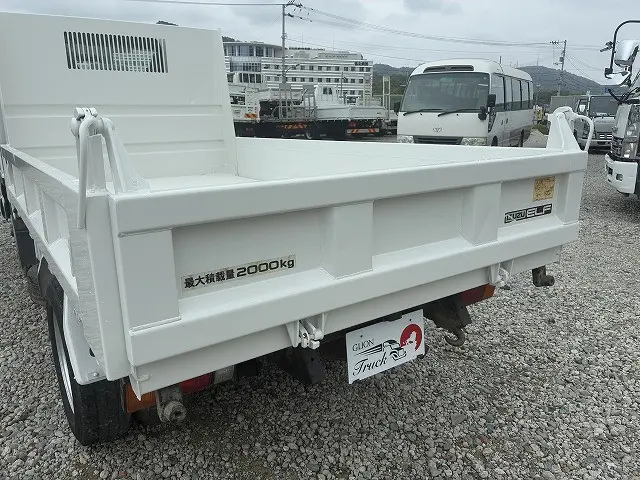 いすゞ エルフ PB-NKR81AD(2WD)の写真46