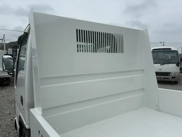 いすゞ エルフ PB-NKR81AD(2WD)の写真47