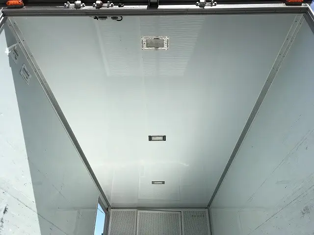 いすゞ エルフ 2RG-NPR88YN(2WD)の写真17