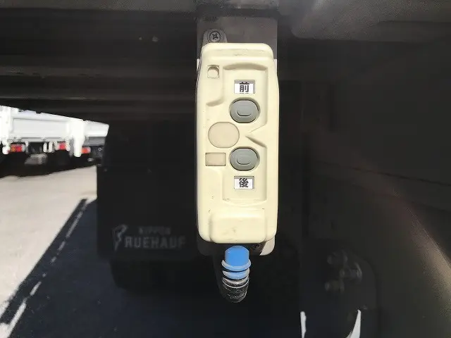 いすゞ エルフ 2RG-NPR88YN(2WD)の写真40