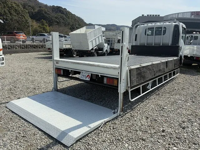 いすゞ エルフ TPG-NPR85AR(2WD)の写真15