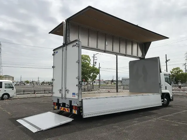 いすゞ フォワード 2RG-FRR90T2(2WD)の写真6