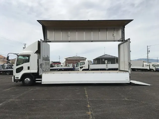 いすゞ フォワード 2RG-FRR90T2(2WD)の写真7