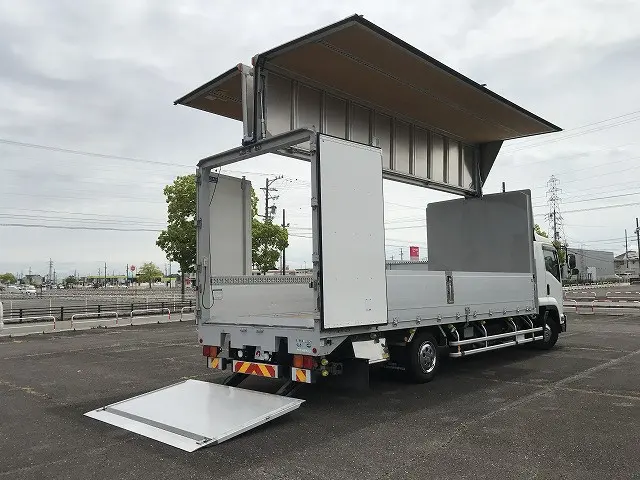 いすゞ フォワード 2RG-FRR90T2(2WD)の写真11