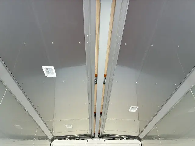 いすゞ エルフ 2RG-NPR88AN(2WD)の写真16