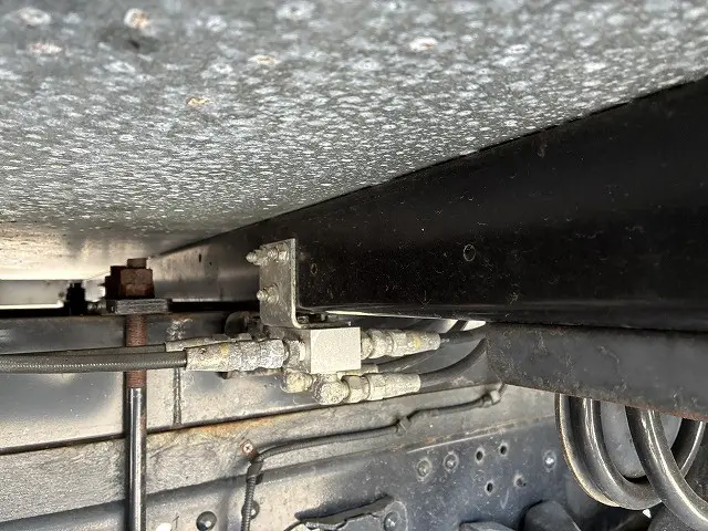 いすゞ エルフ 2RG-NPR88AN(2WD)の写真24