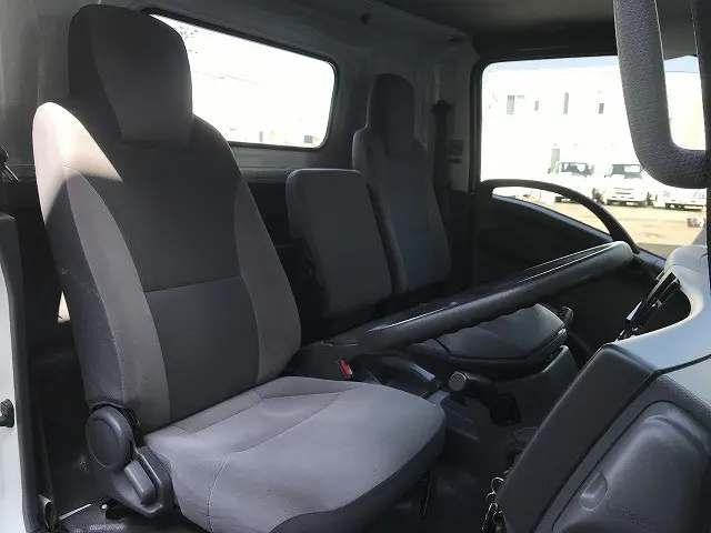 いすゞ エルフ TRG-NPR85AN(2WD)の写真32