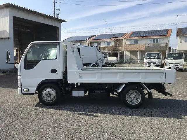 いすゞ エルフ TKG-NJR85AD(2WD)の写真15