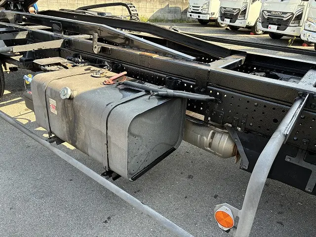 いすゞ エルフ 2RG-NPR88AM(2WD)の写真17