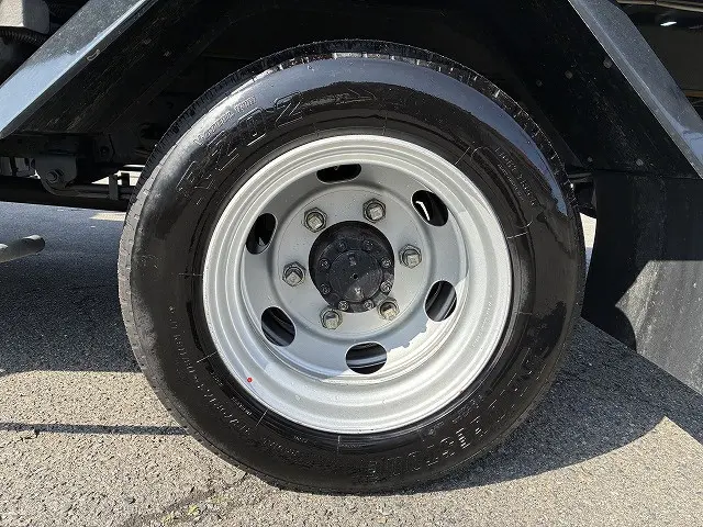 いすゞ エルフ 2RG-NPR88AM(2WD)の写真24