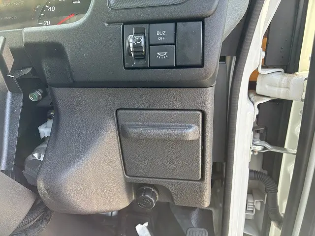 いすゞ エルフ 2RG-NPR88AM(2WD)の写真34